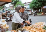 Image by Canva | Street market shopping reflects shifting Indonesian consumer behavior Ramadan, where value and intention matter more than discounts.